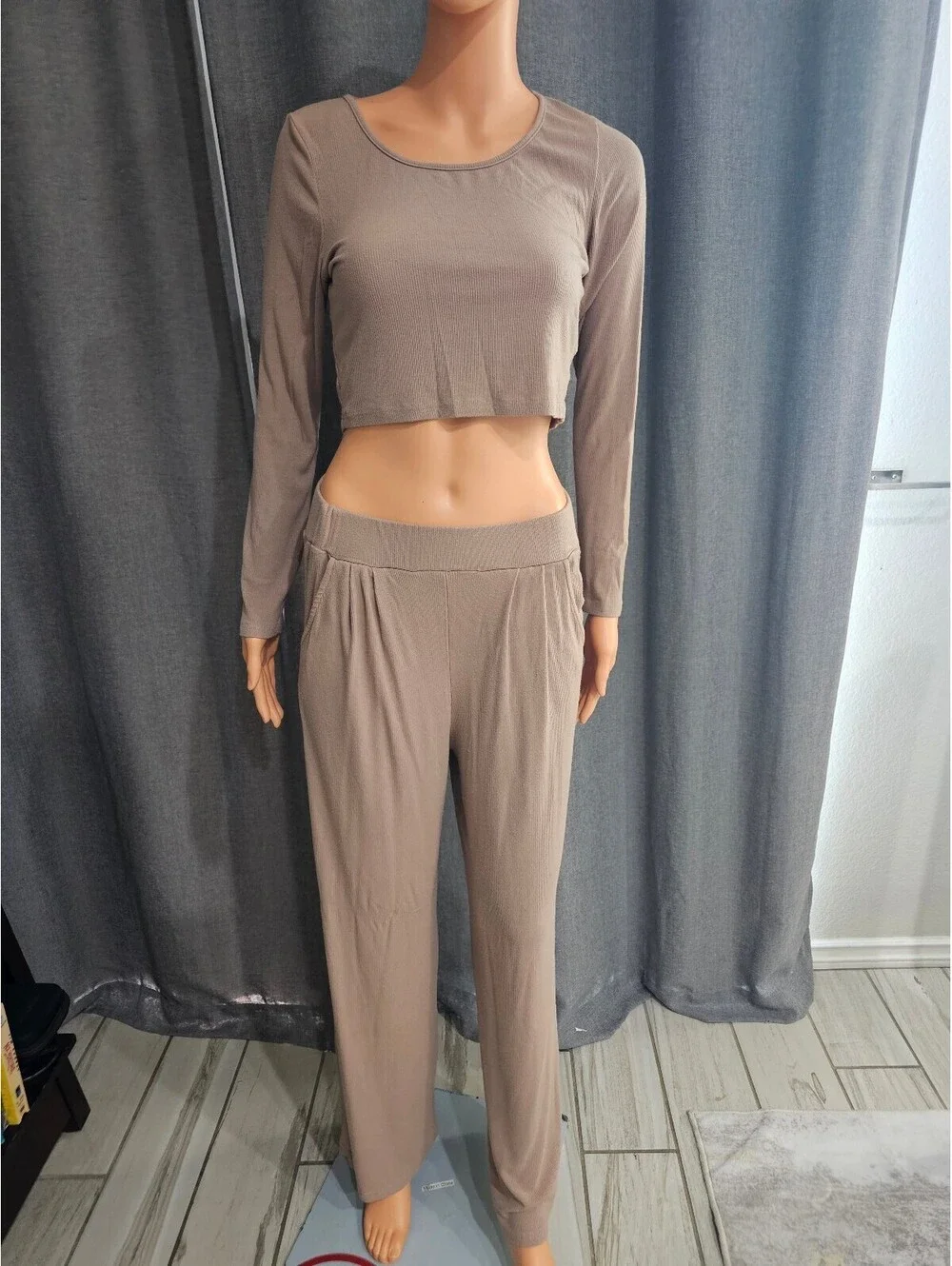 Women's Two-Piece Long Sleeve Crop Top and Pants Lounge Set - Taupe